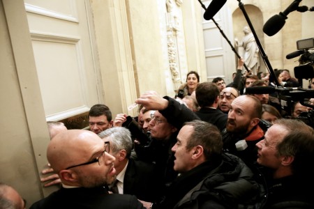 Les-journalistes-attendent-le-debut-conference-de-presse-de-Pamela-Anderson-a-l-Assemblee-Nationale-a-Paris-le-19-janvier-2016_exact1024x768_l