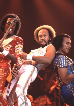 No Sub Agencies in: UK , France , Holland , Sweden , Finland , Japan. Earth Wind & Fire 1981 Earth Wind & Fire File Photos Los Angeles, January 1, 1981 Photo by Chris Walter/WireImage.com To license this image (681188), contact WireImage.com