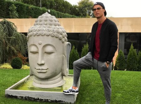 cristiano-ronaldo-s-attire-les-foudres-des-bouddhistes_portrait_w674