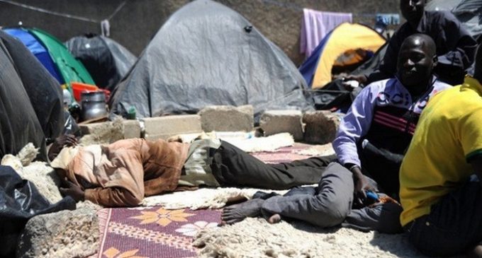 migrants-nigeriens-dans-camp-boufarik-portes-alger-680x365_c
