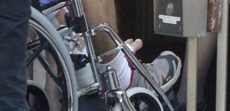 21jun2014---agencia-divulga-supostas-imagens-de-harrison-ford-deixando-hospital-em-londres-1403608988321_615x300