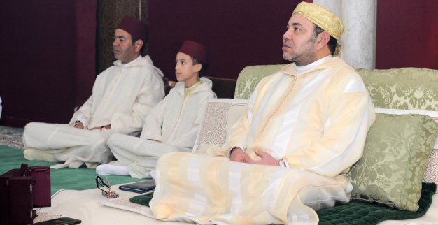 الملك محمد السادس في إحدى المناسبات الدينية (برلمان.كوم)
