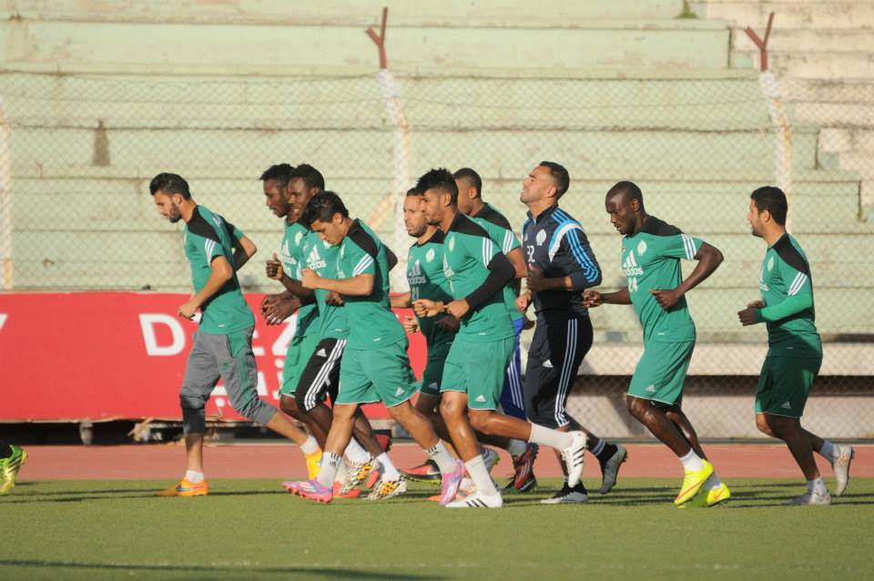 الرجاء البيضاوي في حصة تدريبية (برلمان.كوم)