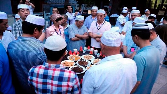 مسلمو الإيجور محرومون من حقهم في الصيام (برلمان.كوم)