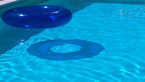 غرق طفل بمسبح عام في ظروف غامضة (برلمان.كوم)