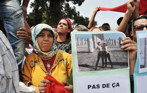 جانب من الوقفة الاحتجاجية ضد حركة "فيمن"(برلمان.كوم)