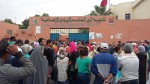 احتجاجات الأسر أمام ثانوية أبي القاسم الزياني(صورة خاصة بموقع برلمان.كوم)