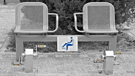 الدراجة تحافظ على قوة بدنك وتمد شارعك بالإنارة