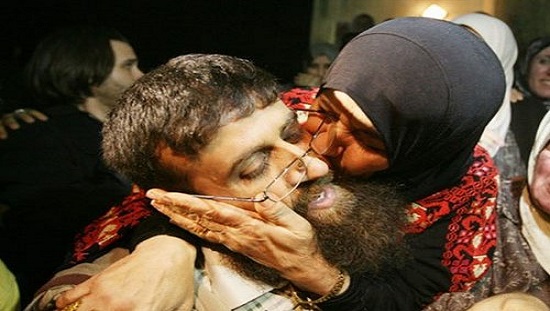 خضر عدنان أنهى إضرابه عن الطعام بعد الاتفاق على إطلاق سراحه