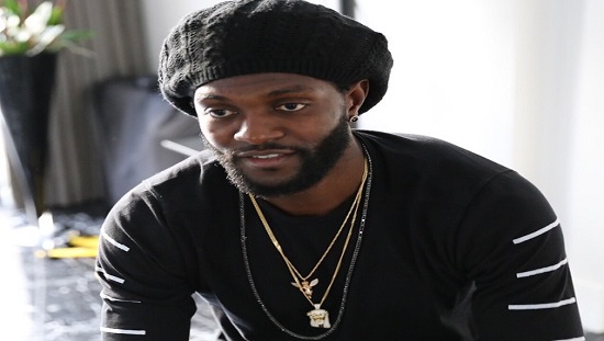 إيمانويل أديبايور أعلن إسلامه بأحد مساجد بلاده