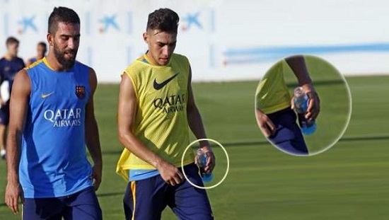 المغربي منير الحدادي رفقة التركي أردا طوران خلال تدريبات النادي البرشلوني