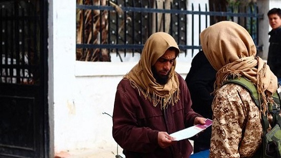 المنشورات تعد السوريين باقتراب تحررهم من طغيان دولة داعش