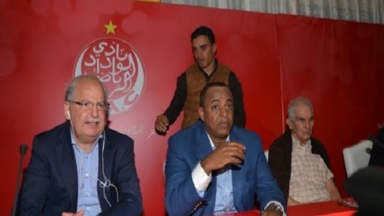سعيد الناصري وعبد الاله أكرم خلال الجمع العام لنادي الوداد البيضاوي
