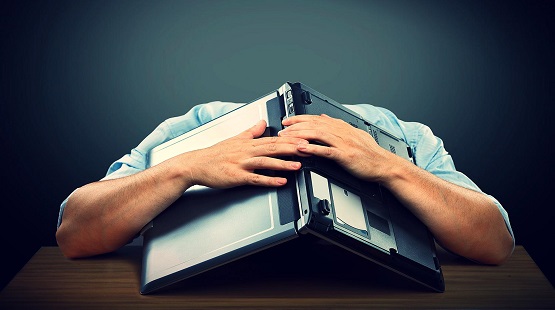 الجهاز الذكي يصدر ايقاعات مختلفة الوقع والسرعة للتأثير على حالة الجسد