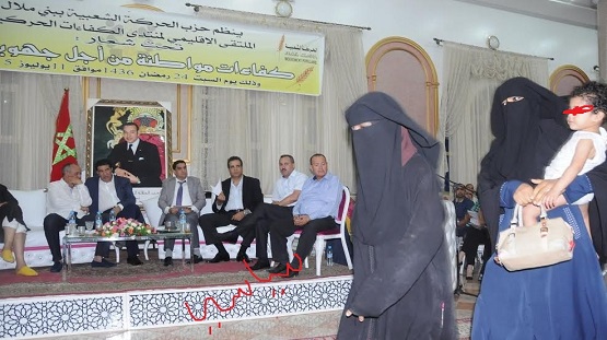 المنقبات ظللن لمدة نصف ساعة بالمنتدى ثم هممن بالرحيل