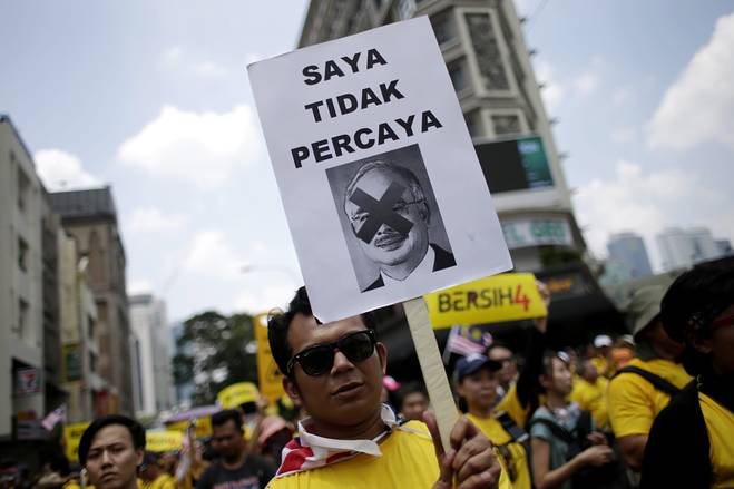 احتجاجات مطالبة بتنحي نجيب رزاق