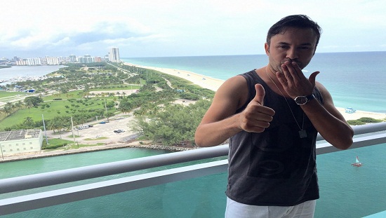 الصورة نشرها إدار قبل ساعات توثق فترة نقاهته بالولايات المتحدة