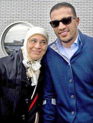 261278_122744617915041_1165515418_n