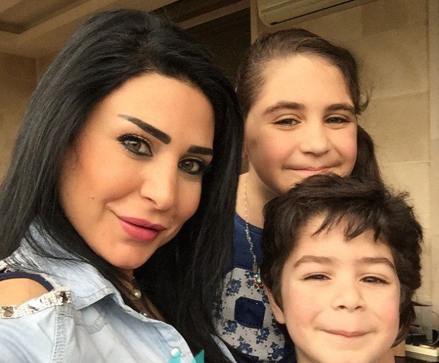 زوجة وائل وابناؤه