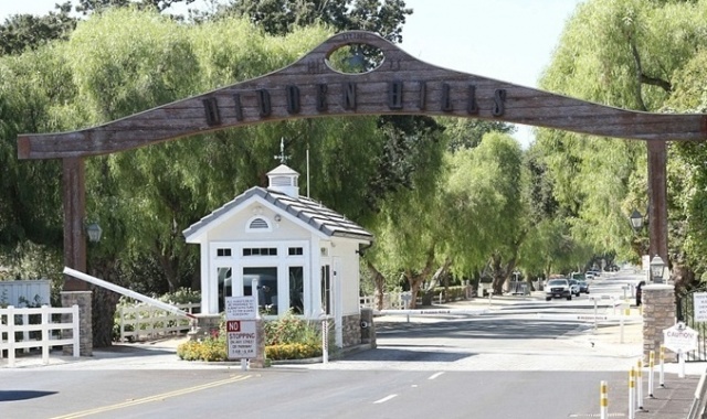 1476255041-966869-inarticlelarge