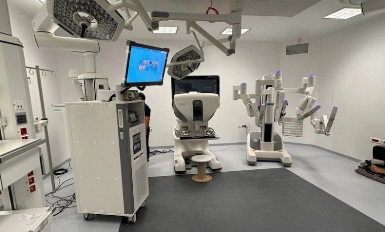 فرق طبية مغربية تجري عمليات لزراعة قوقعة الأذن بمساعدة الروبوت لأول مرة في إفريقيا